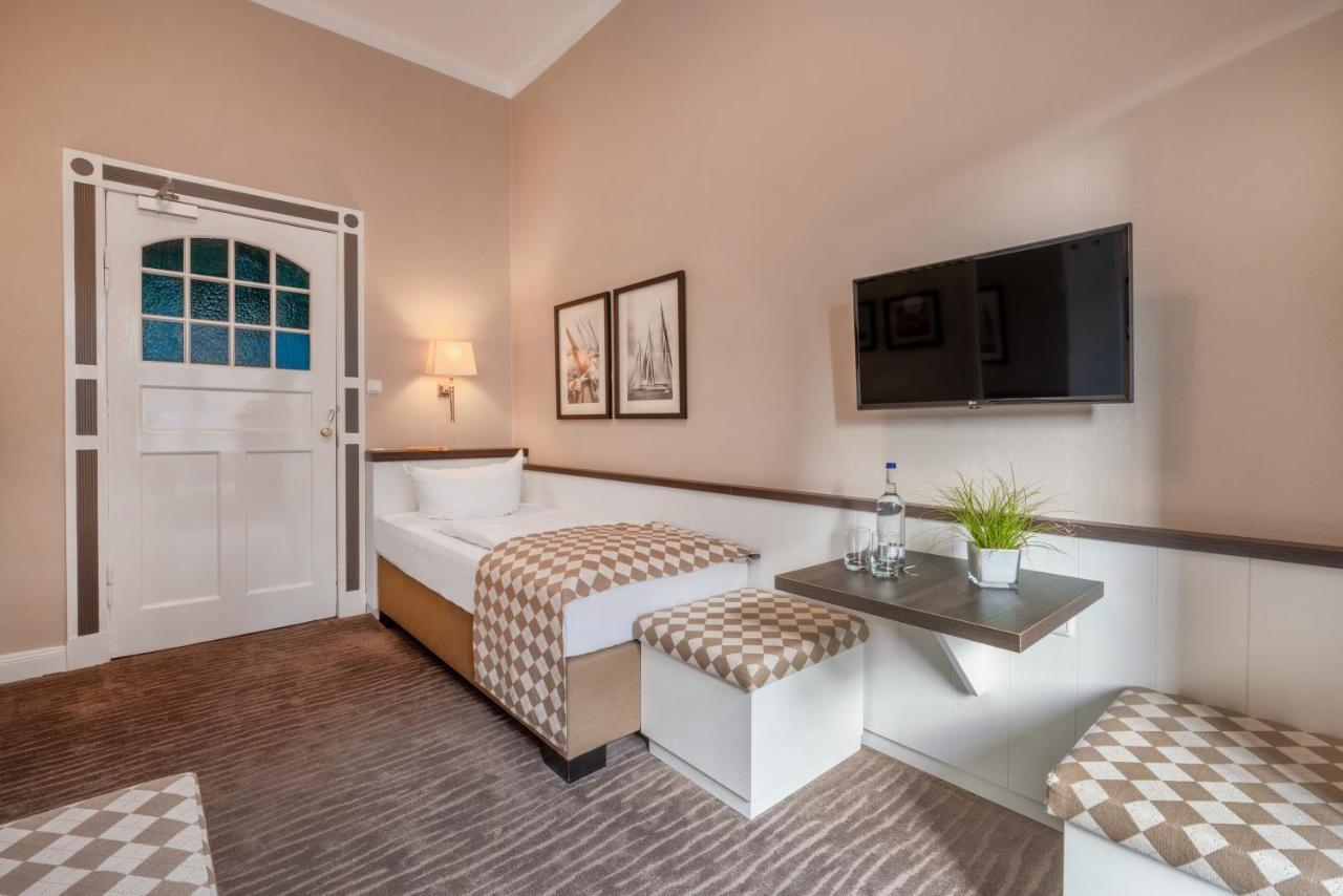 Hotel Strandschloesschen Lübeck Dış mekan fotoğraf
